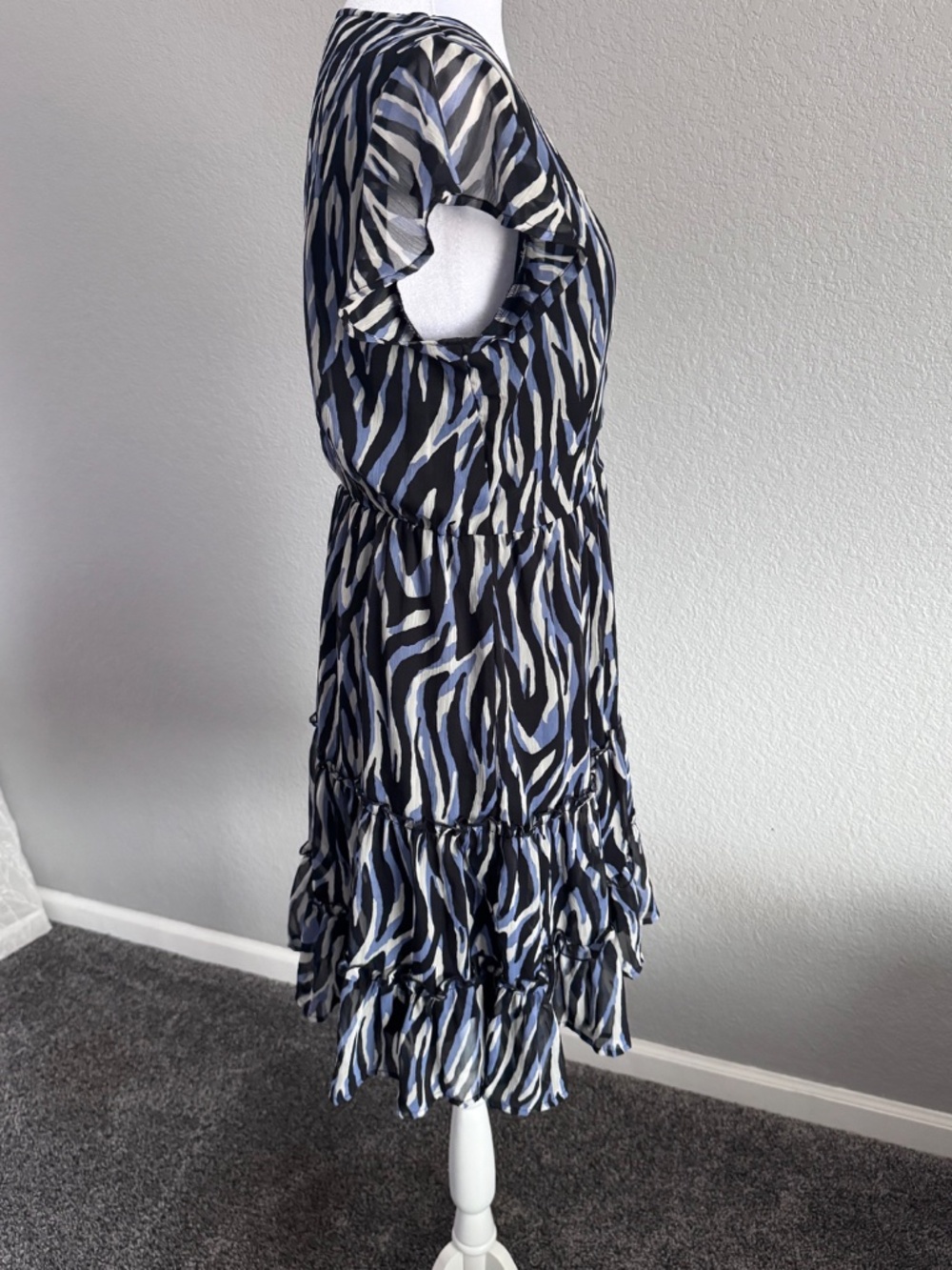 PIGALLE  Zebra Animal Print Tiered Chiffon  Mini Dress Flutter Sleeve Medium M - Picture 3 of 8